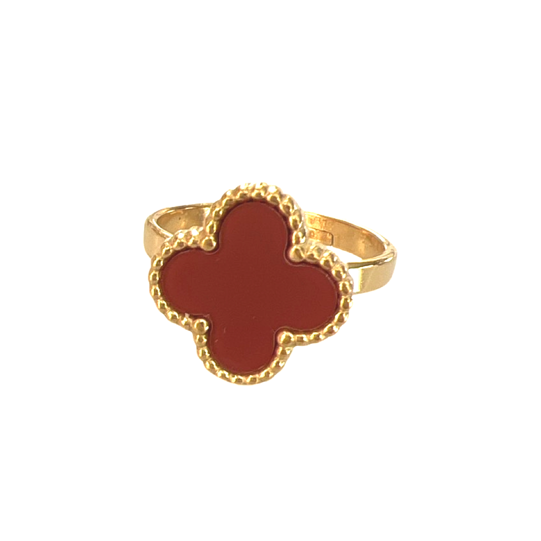 Goud met bordeaux rood klaver ring.